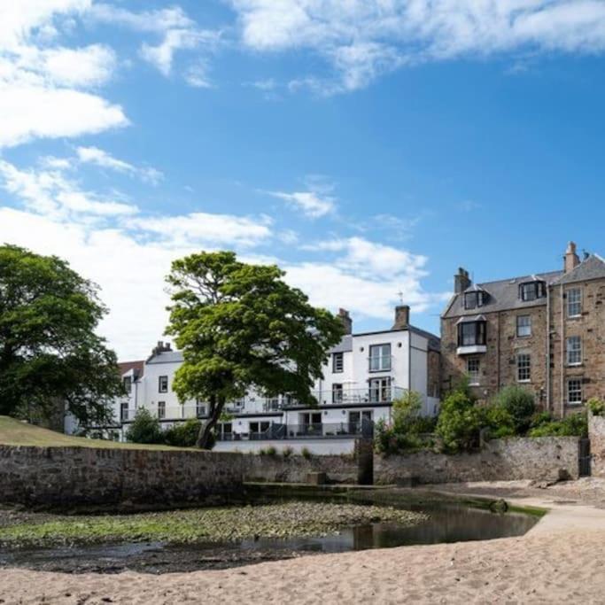 Ainster House